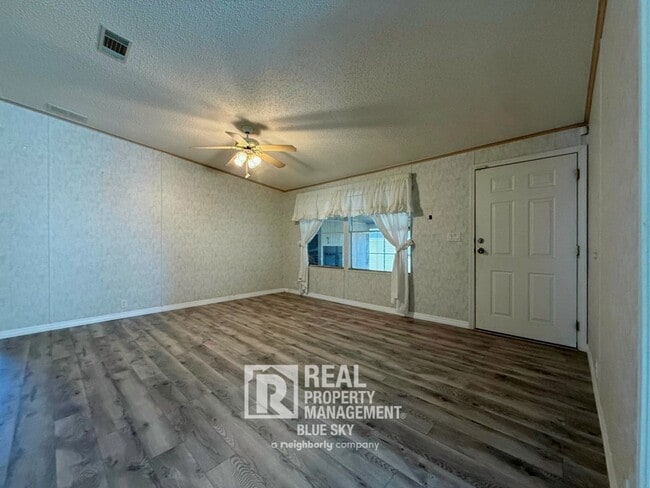 Building Photo - 5641 Columbia Dr