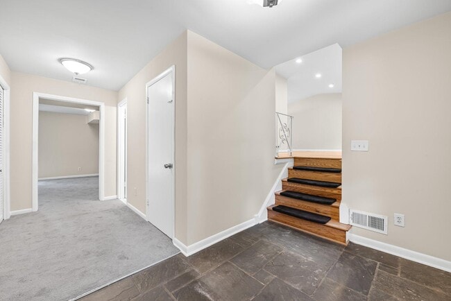 Building Photo - 9813 Inglemere Dr