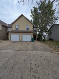 Building Photo - 3 bedroom duplex