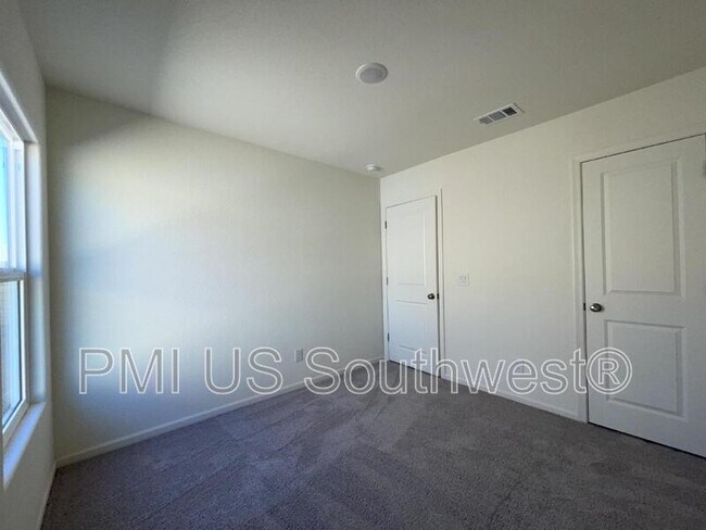 Building Photo - 2406 Village Dr