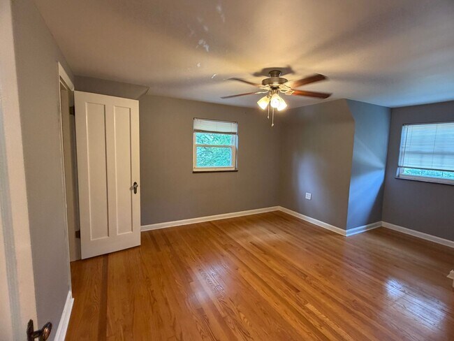 Building Photo - Cute Cape Cod 3 bed, 1.5 bath - READY NOW!
