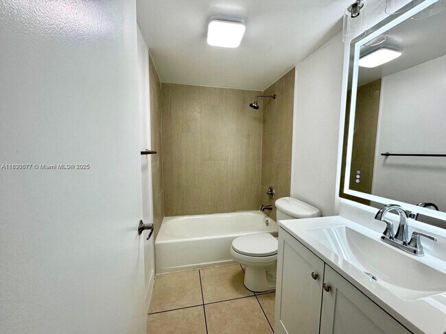 Building Photo - 7501 E Treasure Dr