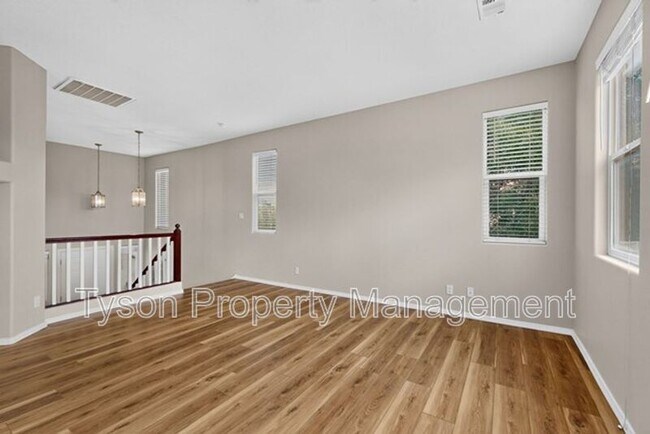 Building Photo - 10912 Dream Weaver Dr NW