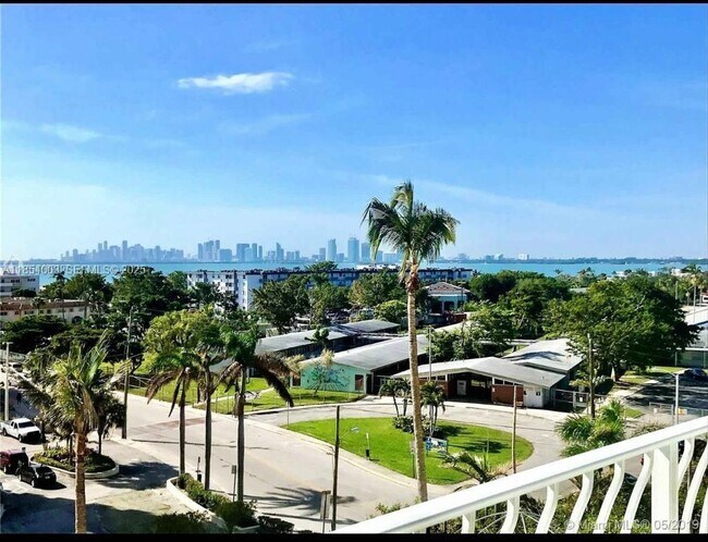 Building Photo - 7601 E Treasure Dr