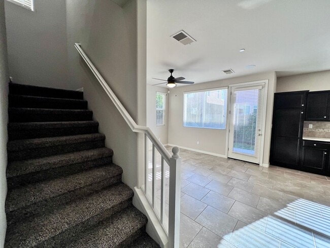 Building Photo - $2,295 DeWolf & Barstow, 3 Bedroom House - Clovis / Community Pool + Neighborhood Parks