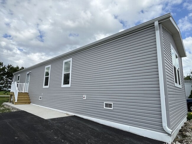 Building Photo - 4 Drake Ln