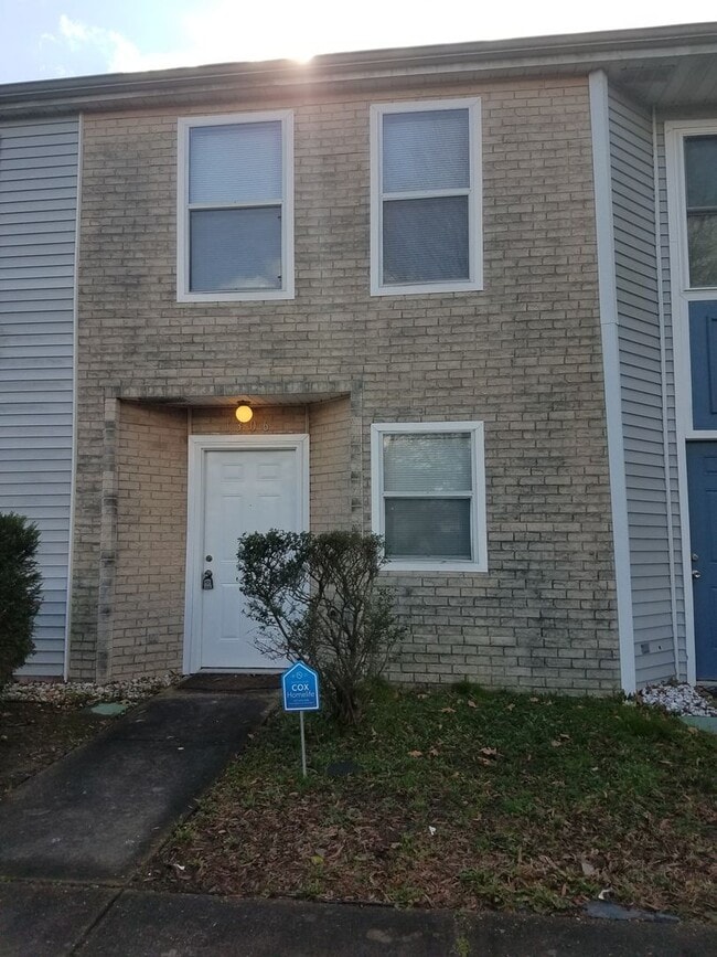 Primary Photo - Cozy Townhome in Newport News
