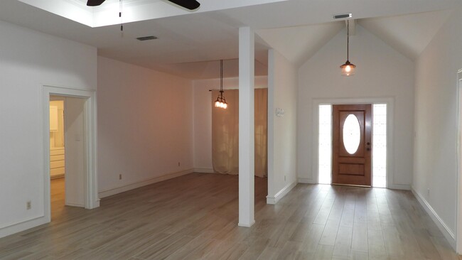 Building Photo - 2301 Anacua Cir