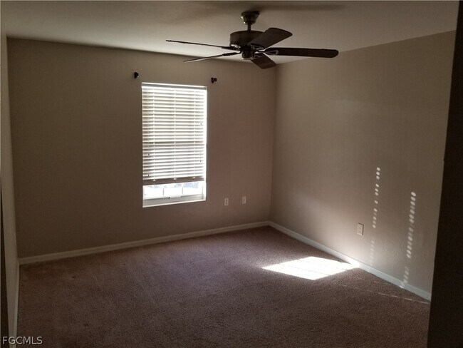 Building Photo - 3638 Pine Oak Cir