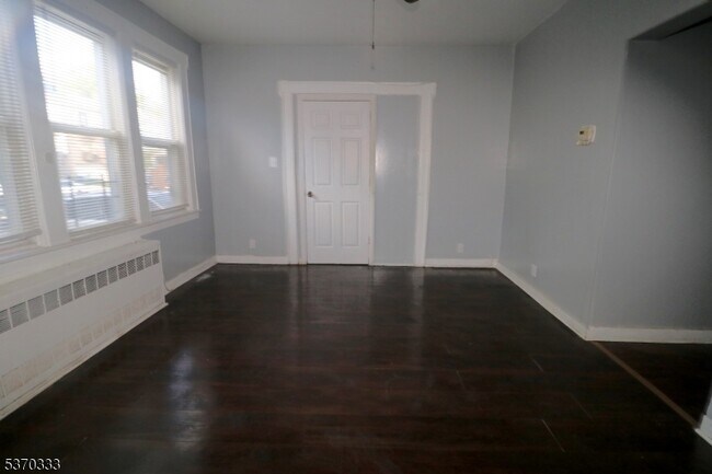 Building Photo - 176 Shephard Ave