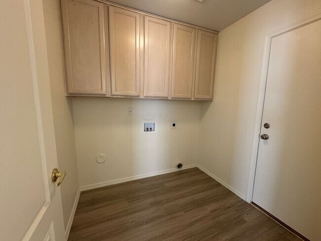 Building Photo - Chandler Home 3 bed - 2 1/2 bath with Loft...