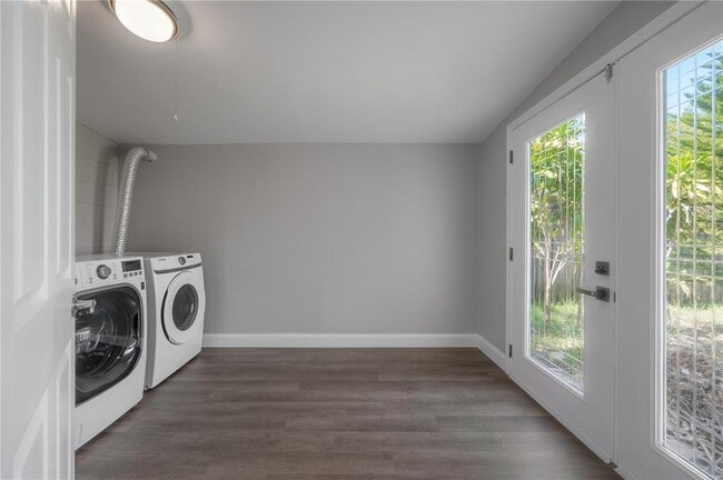 Building Photo - 6901 S Fitzgerald St