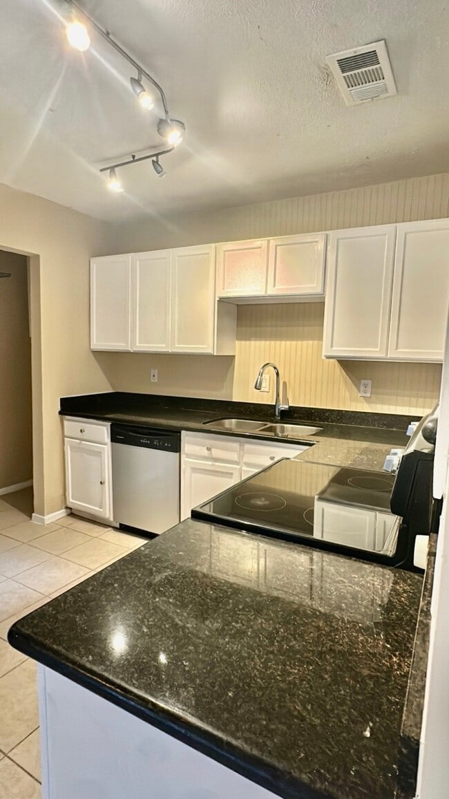 Building Photo - 21918 Pearl Lake Dr