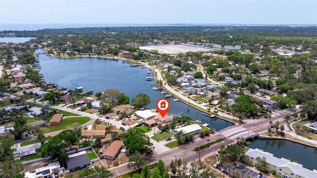 Building Photo - 3931 Pompano Dr SE