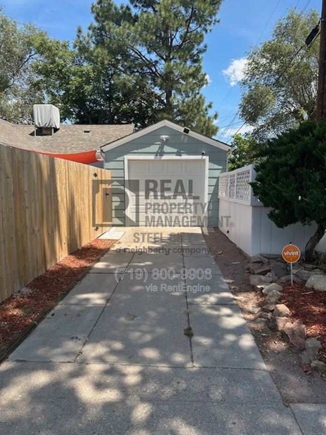 Building Photo - 2410 St Clair Ave.