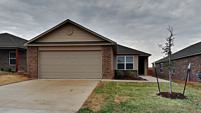 Building Photo - A Very Nice 3 Bedroom 2 Bath Home in Yukon Schools