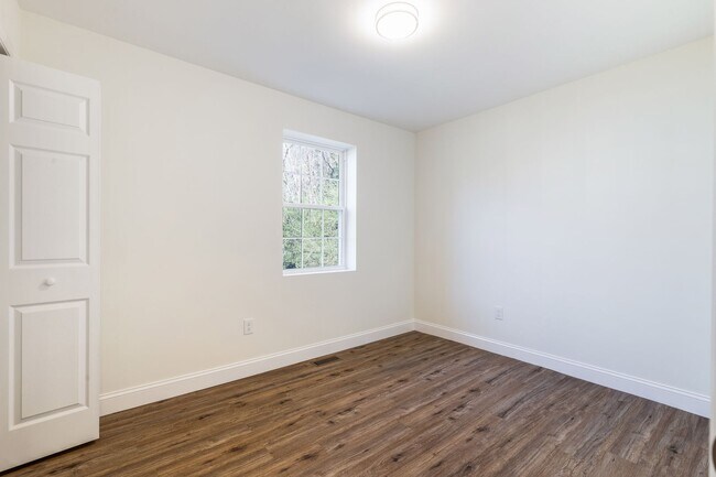 Building Photo - Knoxville 37920 - 3 bedroom 2 bath - call Tiana Winter 865-297-2451