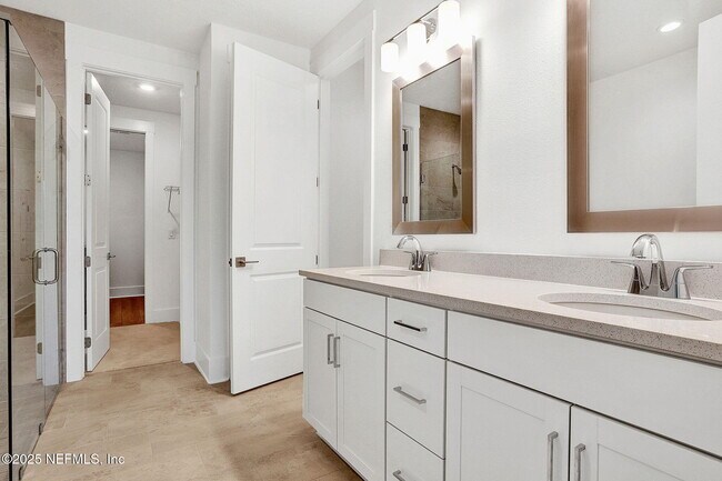 Building Photo - 311 Bay Lk Dr