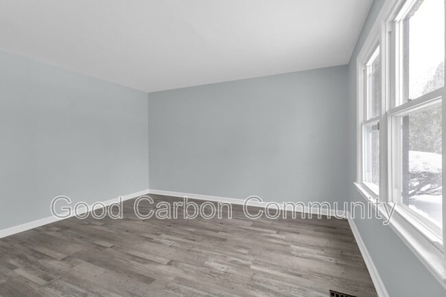 Building Photo - 854 Richmond Ave