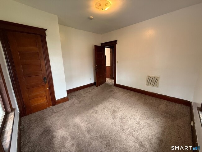 Building Photo - 110-112-112 Pixlee Pl