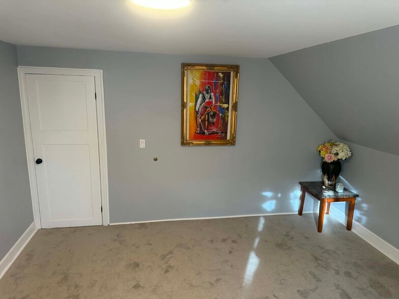 Building Photo - 42 Gage St