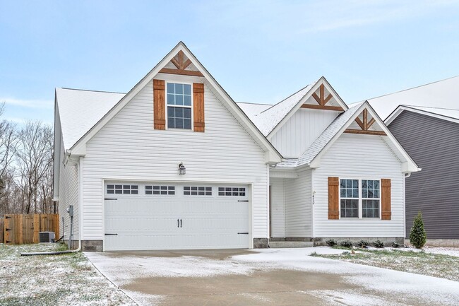 Building Photo - Pet Friendly Three Bedroom with Bonus!