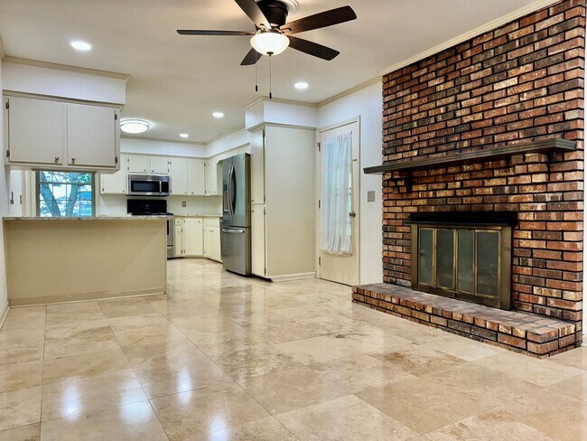 Building Photo - Nice 4BR Home in Perfect Location