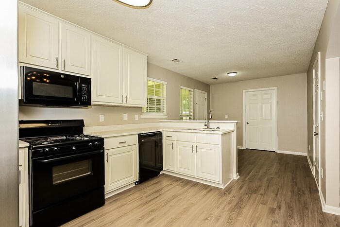 Building Photo - 1001 Adie Cove