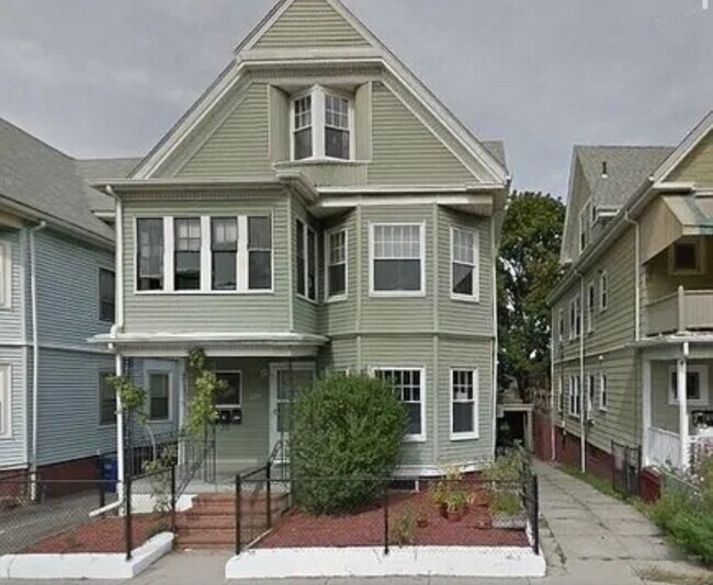 Building Photo - 229 Highland Ave
