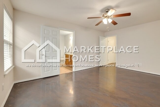 Building Photo - 4481 W Pecan St