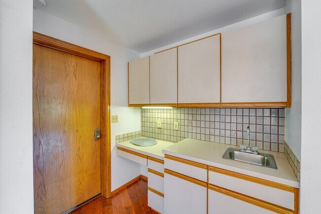 Building Photo - 902 Paiute Pl