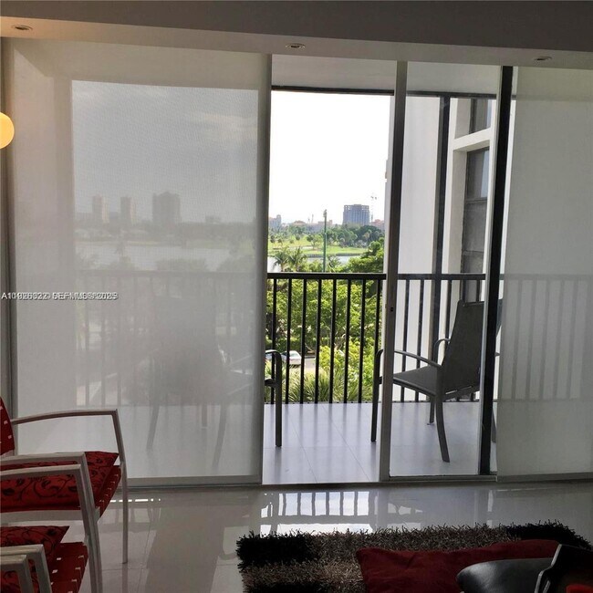 Building Photo - 3731 N Country Club Dr