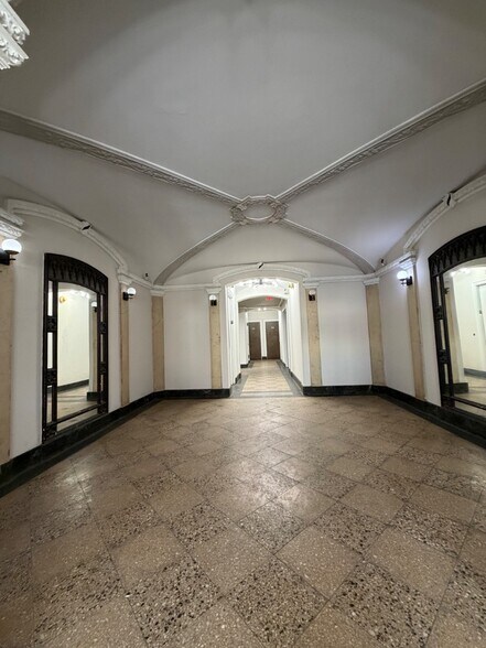 Building Photo - Charming 1 Bedroom ni CWE *1st Floor unit