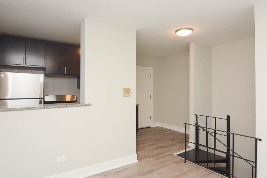 Building Photo - 755 W Cornelia Ave