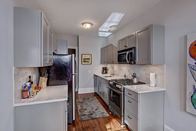 Building Photo - 518 Lamar Ave