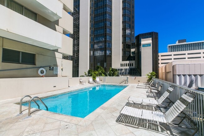Building Photo - Marine Surf - Studio 1b 1parking! in Waikiki