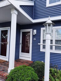 Building Photo - 25 Hobart Ln