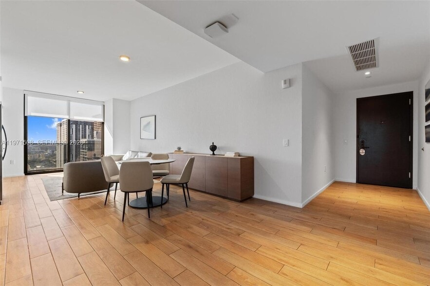 Building Photo - 398 NE 5th St