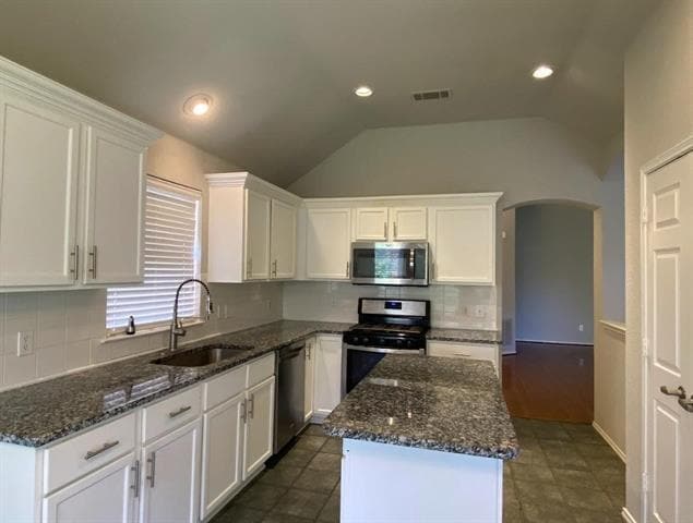 Building Photo - 2645 Red Spruce Dr