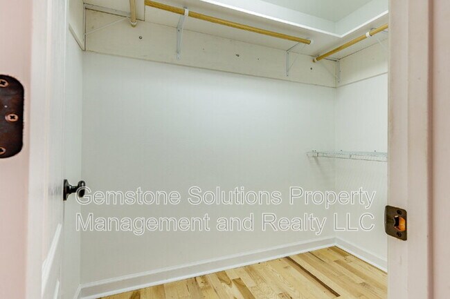 Building Photo - 221 Adams Ct