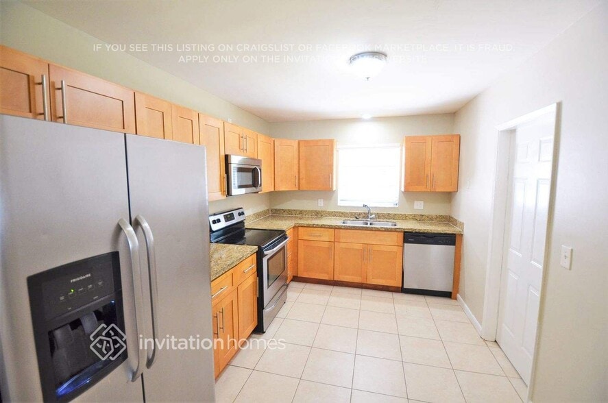 Building Photo - 458 NE 38th St