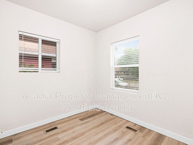 Building Photo - 3002 Porter Ave