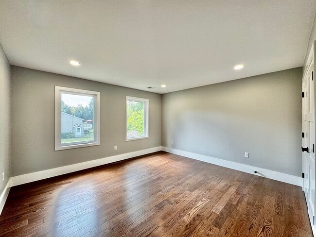 Building Photo - 12 Linden St