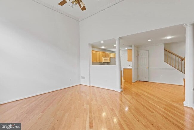 Building Photo - 1925 Crescent Park Dr