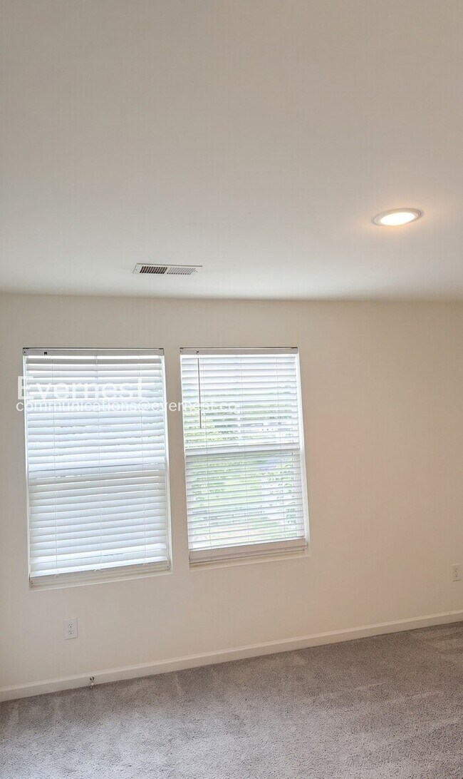 Building Photo - Limited Time Special Offer / 3 Bed/2.5 Bath Home with Garage / Pet-Friendly / Vouchers Accepted /...