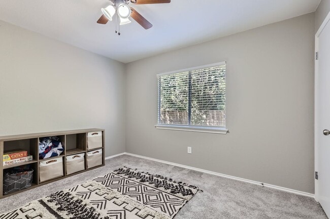 Building Photo - Charming 3/2/2 with Private Fenced Backyard!