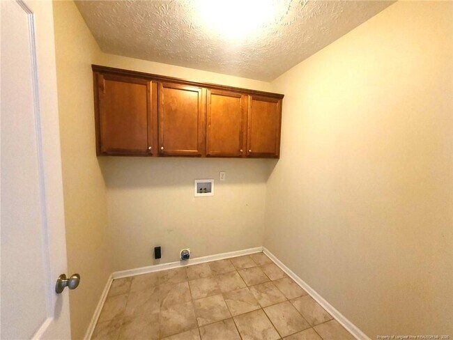 Building Photo - 123 Royal Briar Ct