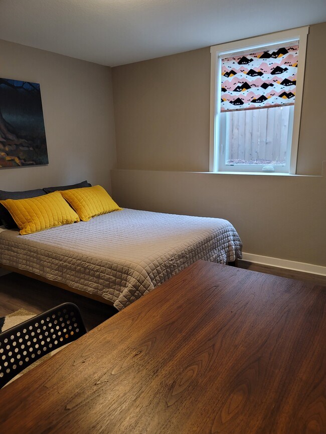 Building Photo - 6640 N Amherst St