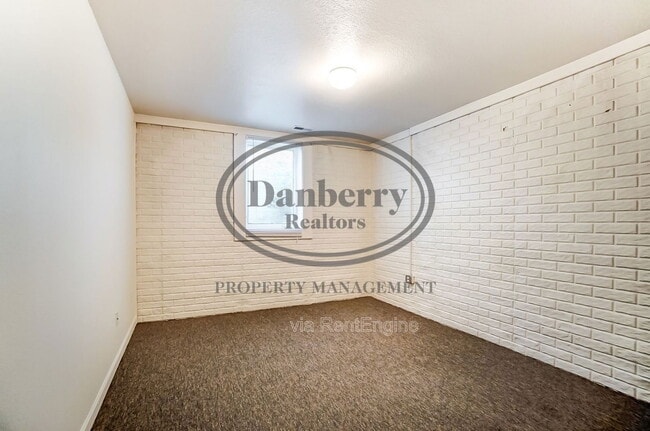 Building Photo - 3704 Willow Run Dr