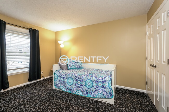 Building Photo - 3810 Old Rosebud Ct